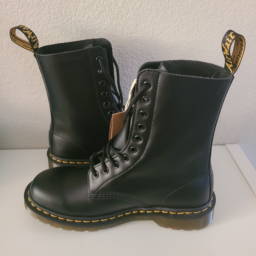 Dr. Martens 1490 Smooth Leather Mid Calf 10W